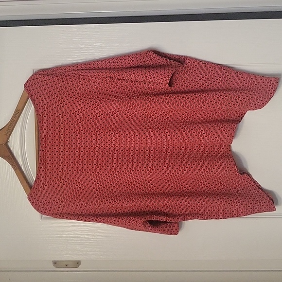 HabitaT top - guc - black & salmon color - size M - bat wing style sleeves - Picture 4 of 8